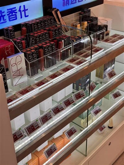 Huonekalut Showcase -hajuvedet Free Shop