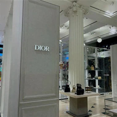 Käsilaukku näyttökalusteet